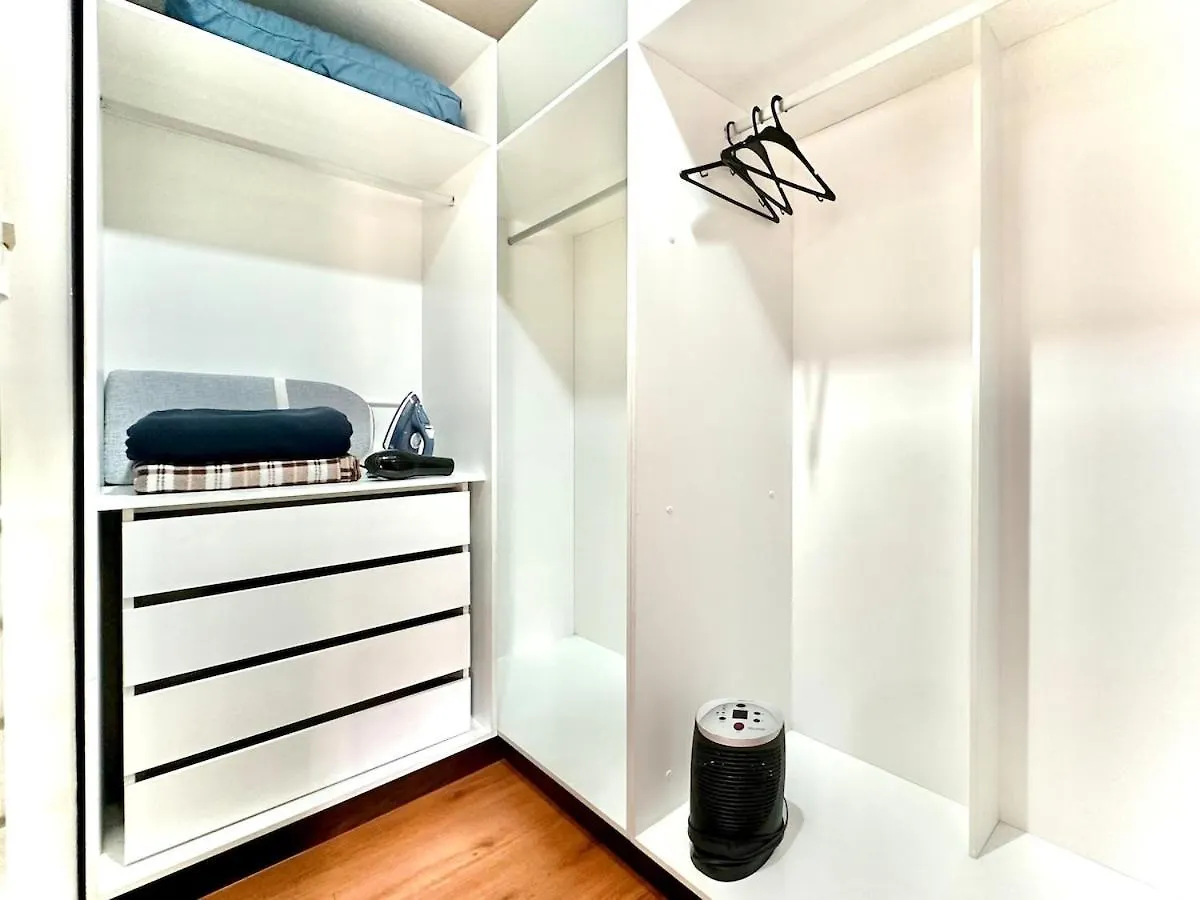 Acogedor Apartamento Centrico Con 3Habitaciones Con Bano, Terraza Y 2Estacionamientos Cuenca Ecuador