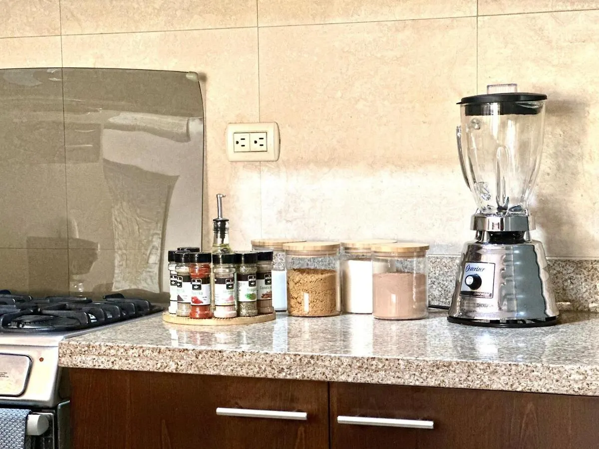 Acogedor Apartamento Centrico Con 3Habitaciones Con Bano, Terraza Y 2Estacionamientos Cuenca Apartman