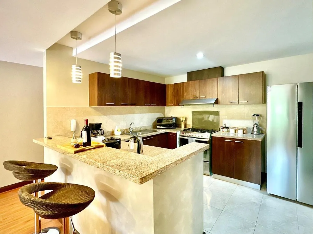 Apartman Acogedor Apartamento Centrico Con 3Habitaciones Con Bano, Terraza Y 2Estacionamientos Cuenca