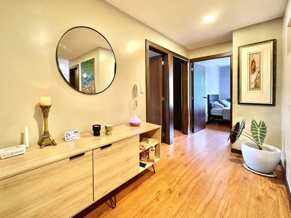 Acogedor Apartamento Centrico Con 3Habitaciones Con Bano, Terraza Y 2Estacionamientos Cuenca