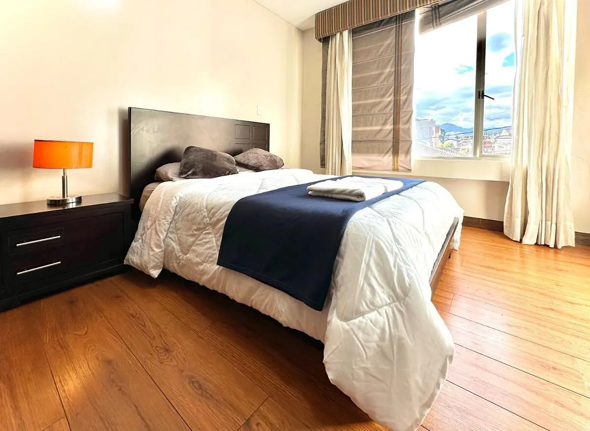 Acogedor Apartamento Centrico Con 3Habitaciones Con Bano, Terraza Y 2Estacionamientos Κουένκα Διαμέρισμα