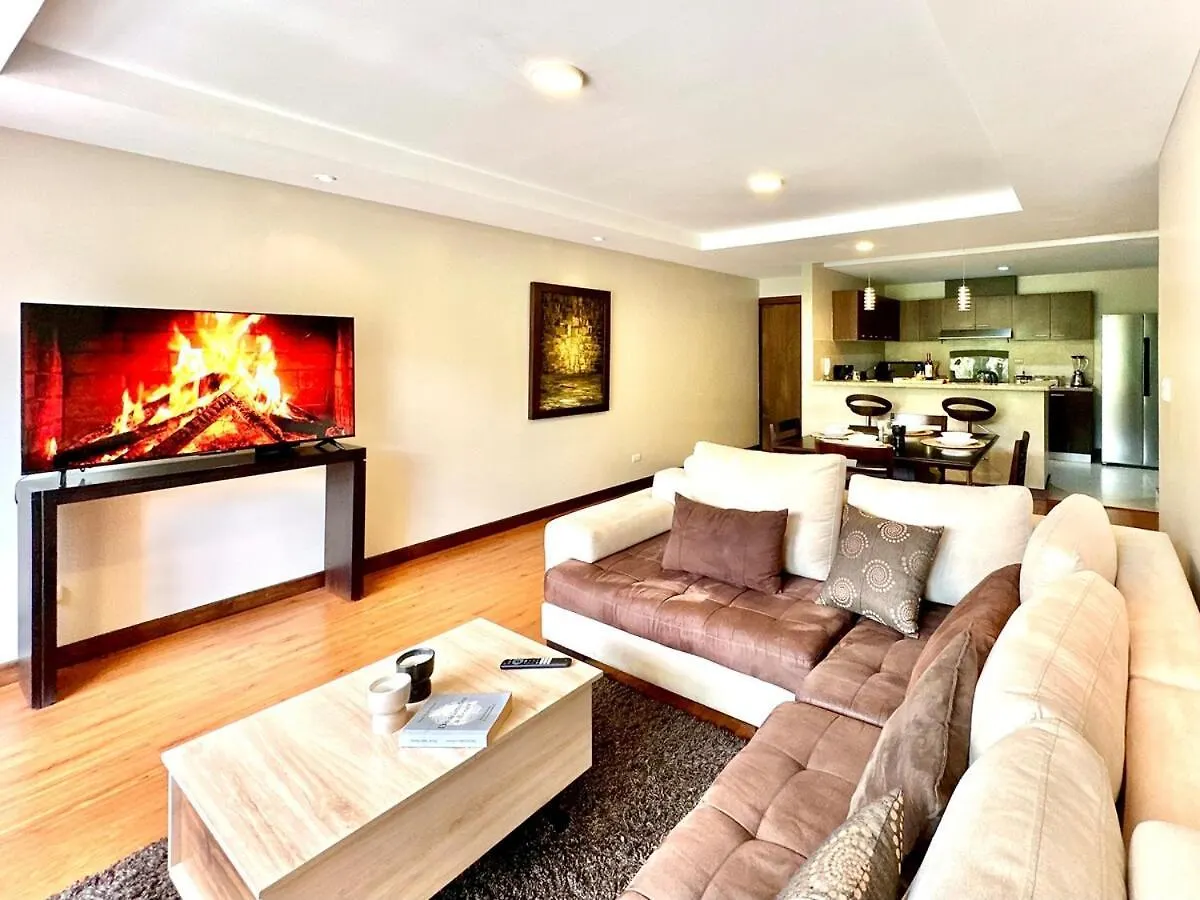 Acogedor Apartamento Centrico Con 3Habitaciones Con Bano, Terraza Y 2Estacionamientos Κουένκα 0*,